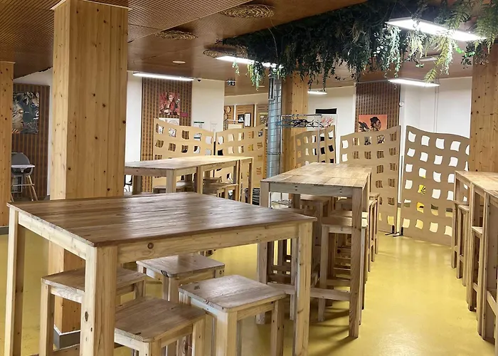 Auberge De Jeunesse Hi Paris Yves RobertHostal